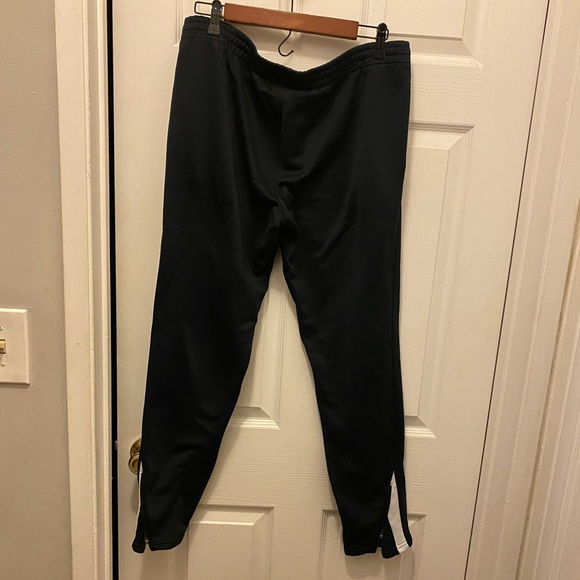 Under Armour - Picture 4 of 9